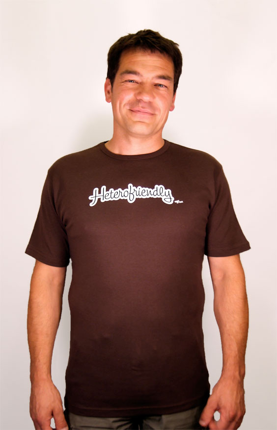 02M-t-shirt-Heterofriendly-brown.jpg